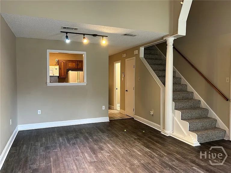 118 Fox Chase Rd — Photo 4