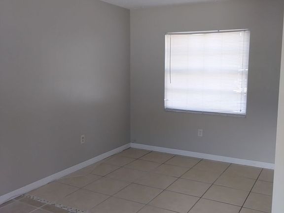 5th image of 300 N Dewey St APT 6