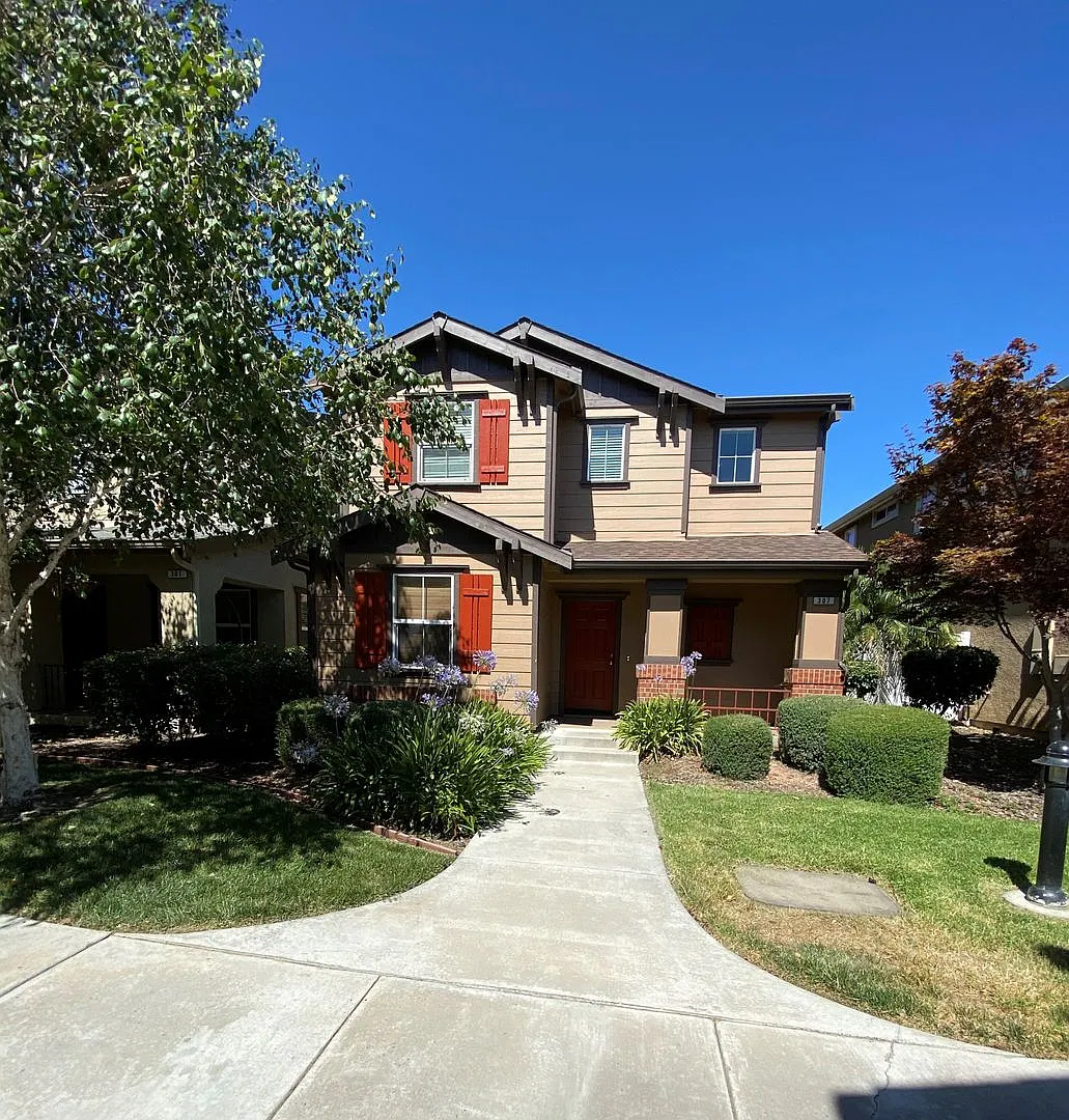 Gated 3 Bedrooms + den/optional 4th + open loft, 2.5 baths in Pittsburg — Photo 1