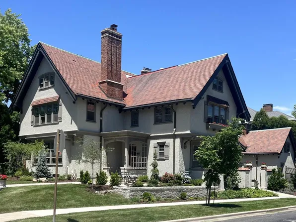 2928 E Kenwood BOULEVARD, Milwaukee, WI 53211