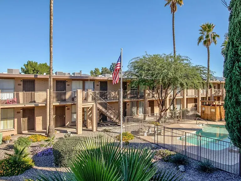 Vista Hermosa Apts — Photo 3