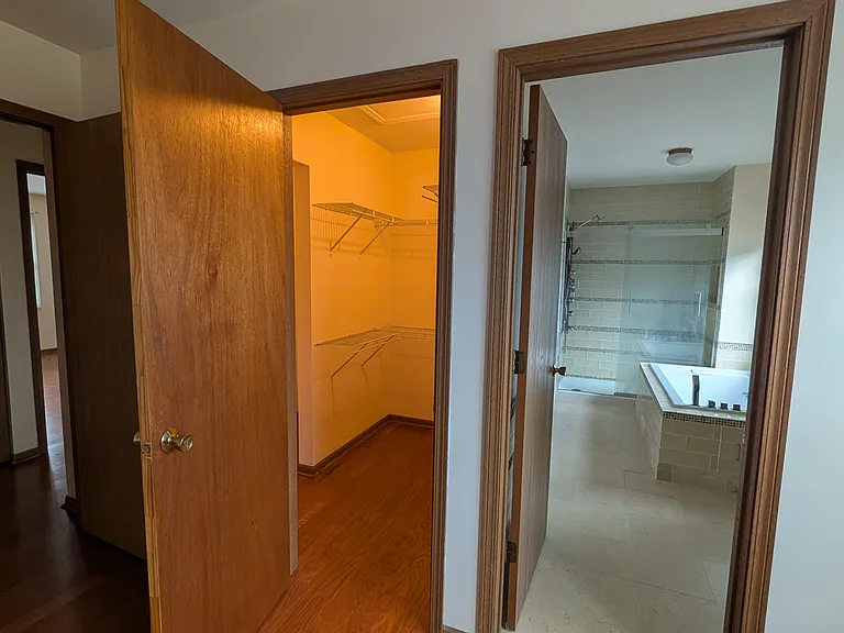 410 Orleans Ave — Photo 17