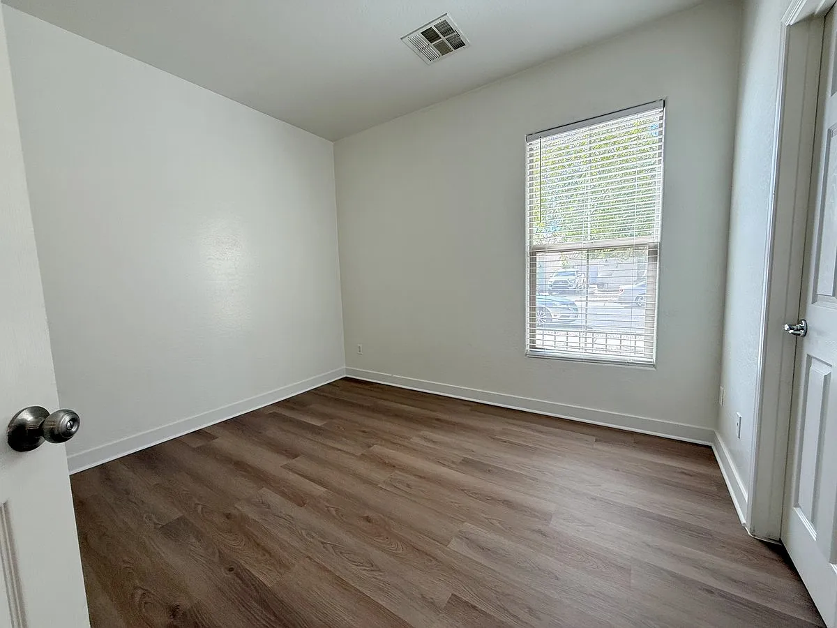 7213 N. 72nd Dr. — Photo 4