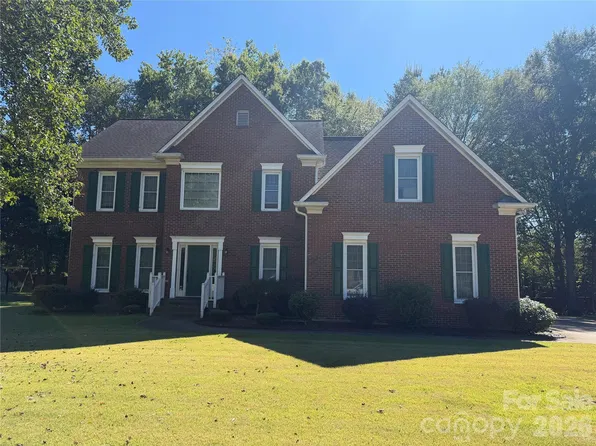 10909 Megwood Dr, Charlotte, NC 28277