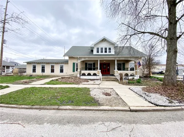 201 N 6th St, Marshall, IL 62441