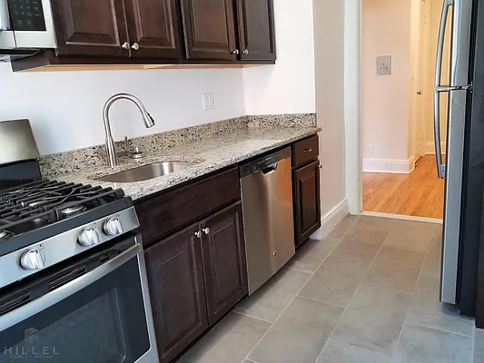 Rented by Hillel Realty Group | media 10