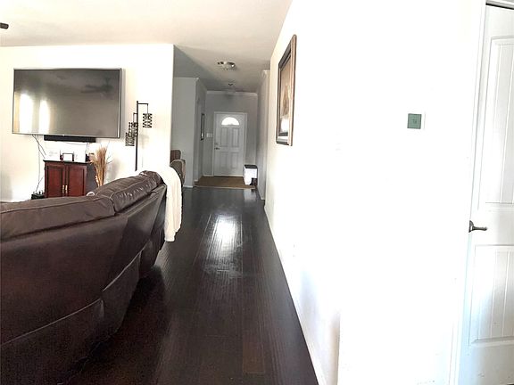 4th image of 2914 Rosemount Ln