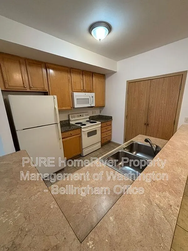 1 bed, 1.0 bath, 880 sqft, $1,695 — Photo 2