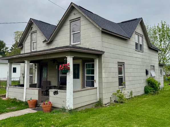 112 Monroe St, Decorah, IA 52101