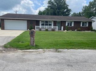 1010 Saint Clair St, Carlyle, IL 62231