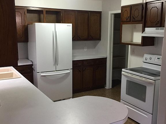 Newer fridge with filtered ice and newer stove. Renter can bring there own appliances.