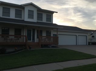 706 Mustang Dr, Bismarck, ND 58503