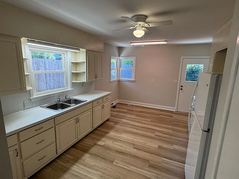 521 Vista Dr — Photo 4