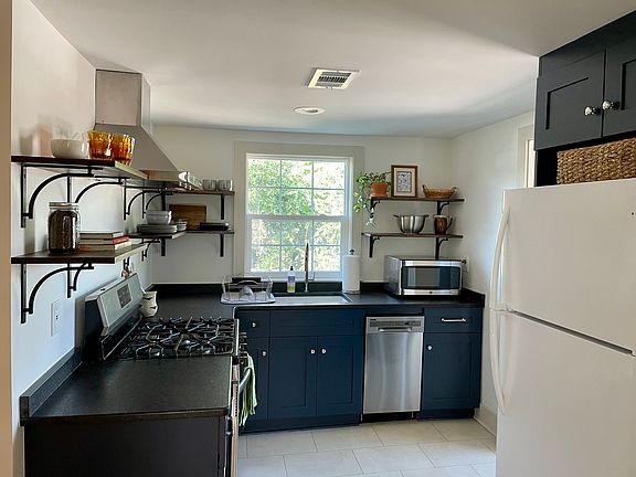 2nd image of 10 Verdun Ave