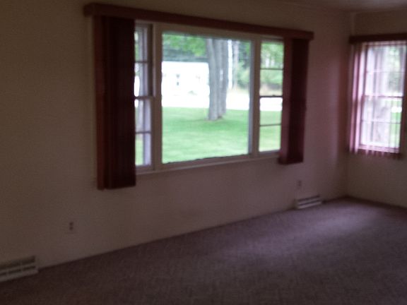 5th image of 809 S Van Buren St