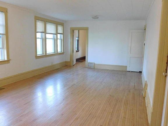 5th image of 922 W Lincoln Ave