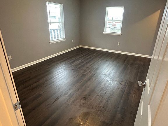4th image of 3441 Shelby St #B