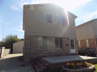 24850 Lawrence Ave, Center Line, MI 48015