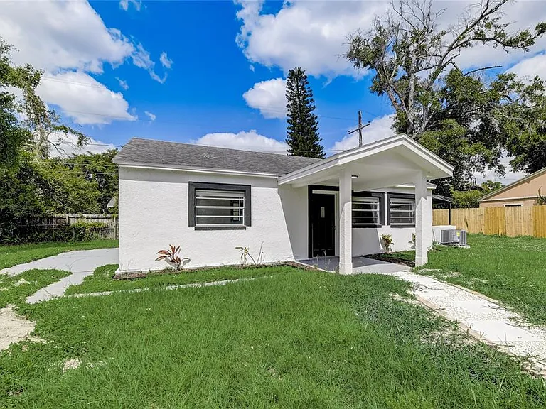 2600 S Crystal Lake Dr — Photo 2