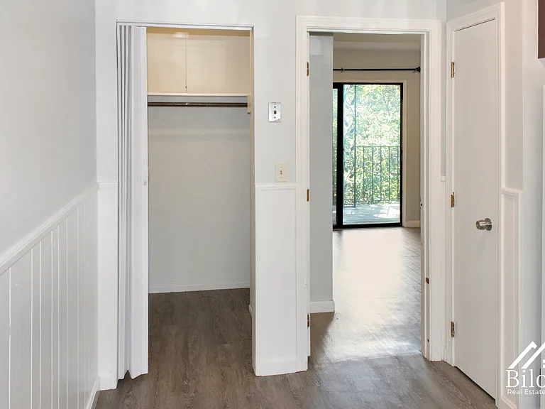 242 Waterman Avenue — Photo 47