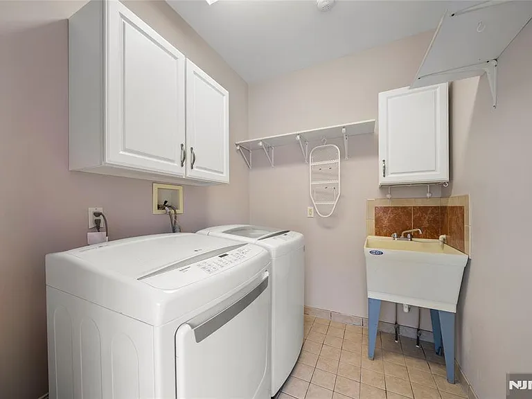 351 White Ave — Photo 27