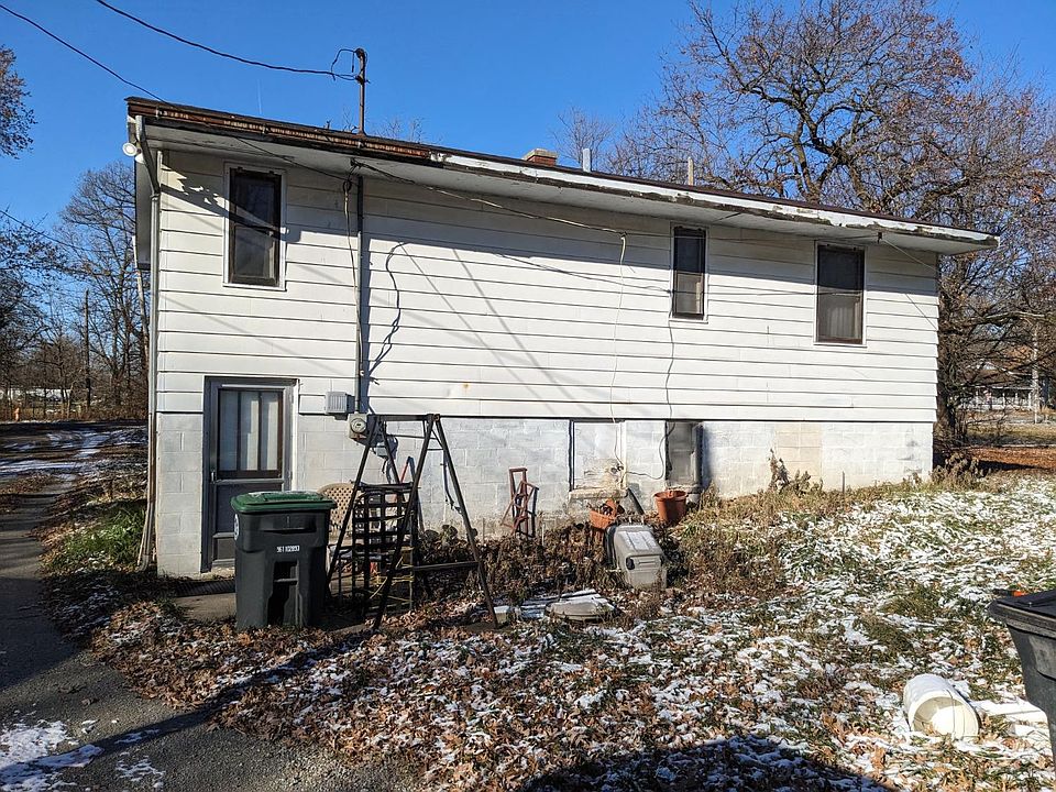 2nd image of 5549 Maple St