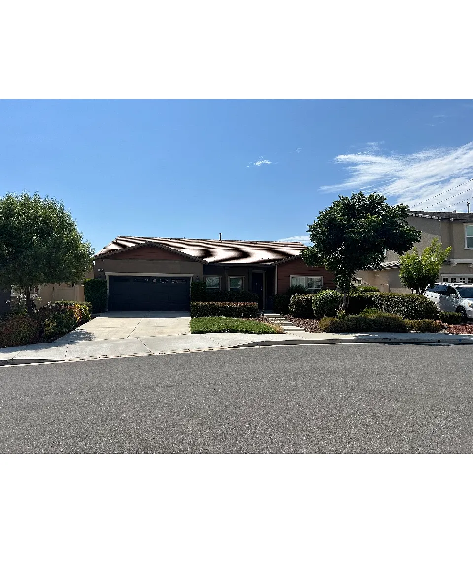 4 bed, 2128 sqft, $3,200 — Photo 1