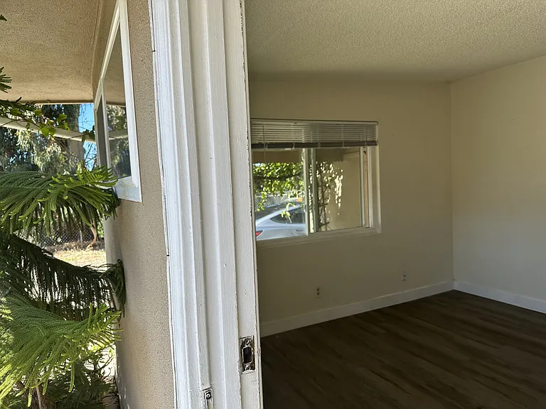 717 S Cedros Ave — Photo 1