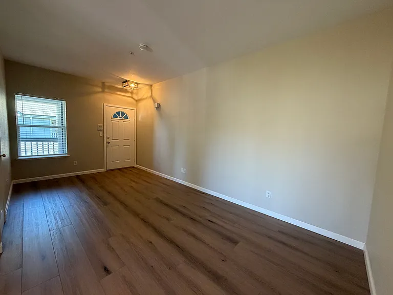 421 8th St #5 — Photo 24