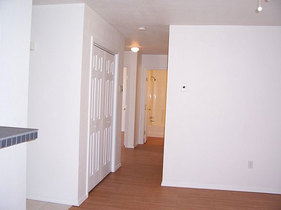4th image of 219 Roosevelt Ave #D