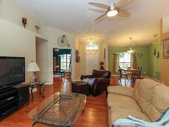 4th image of 10505 Versailles Blvd
