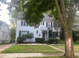 959 Fisher Rd, Grosse Pointe, MI 48230