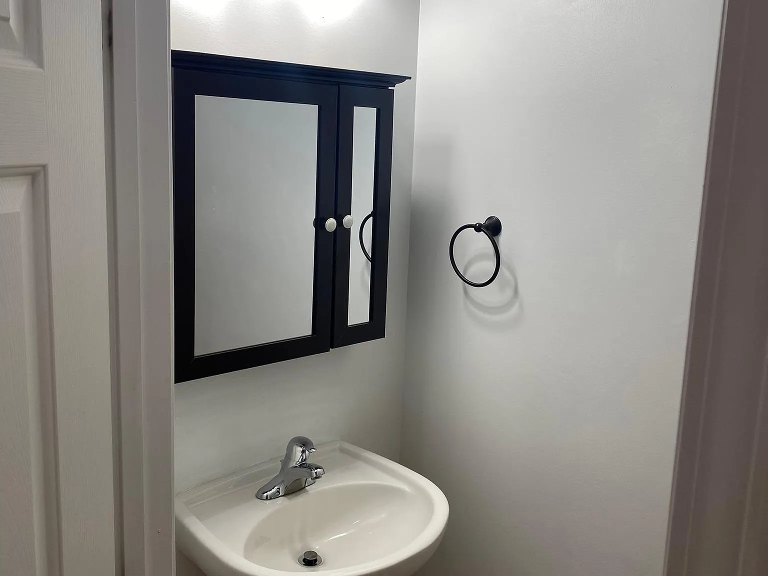 3 bed, 2.5 bath, 1919 sqft, $2,250 — Photo 1