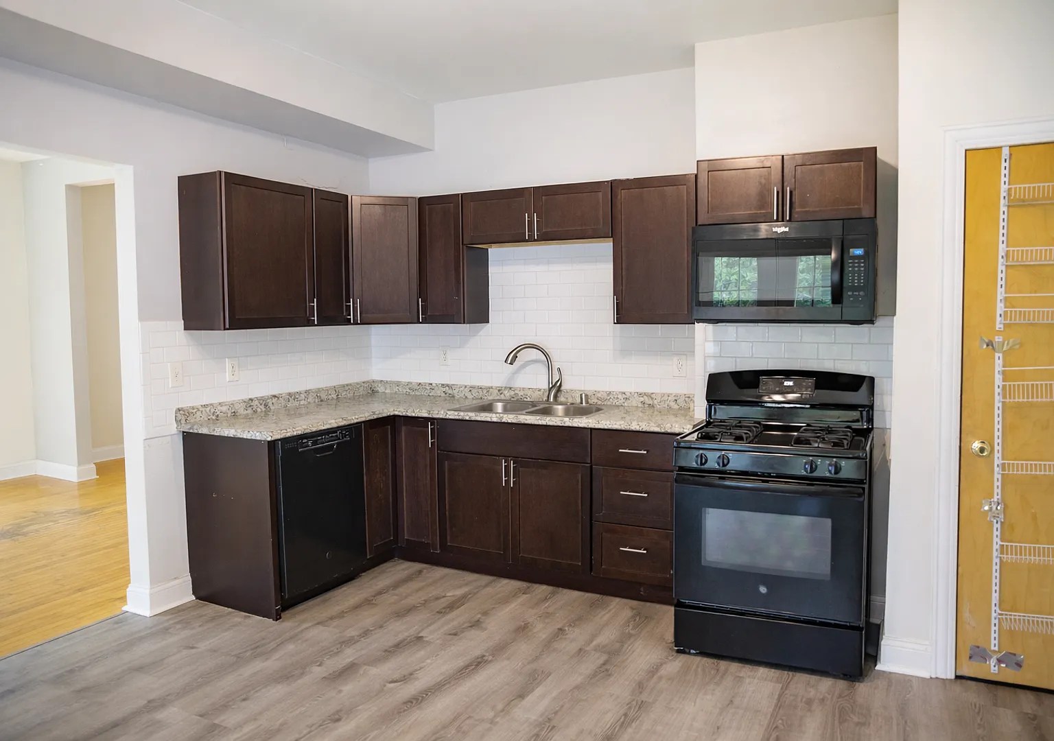 Como 7 Bed 4 Bath House ~ Spacious Open Concept Kitchen/Dining/Living Area~ Available September 2027 — Photo 3