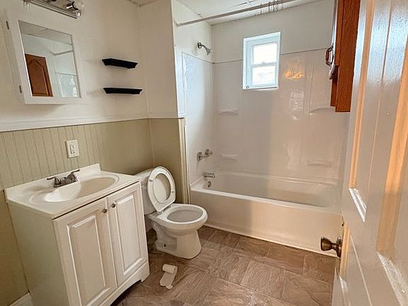 3rd image of 1264 Electric Ave APT 4