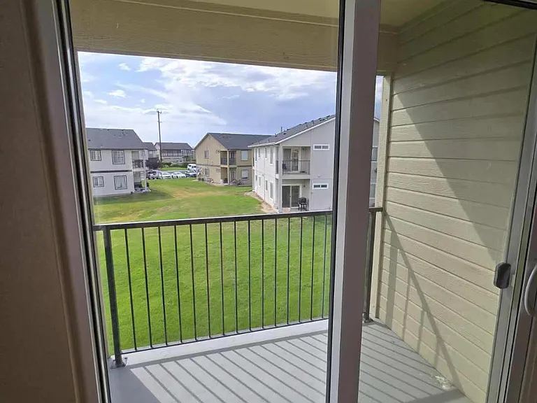 2105 E White Oak Ct #202 — Photo 5