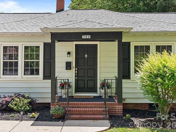 3rd image of 753 Carpenter Ave