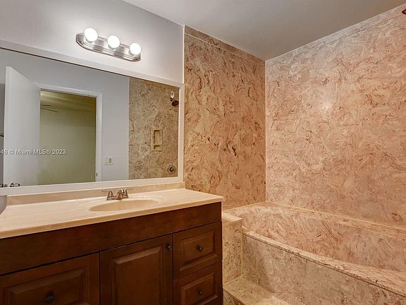 4th image of 28 Crossings Cir APT E