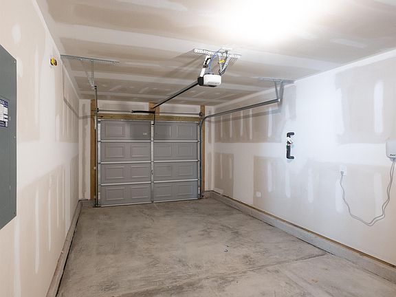 5th image of 306 Ridley Hill Ln