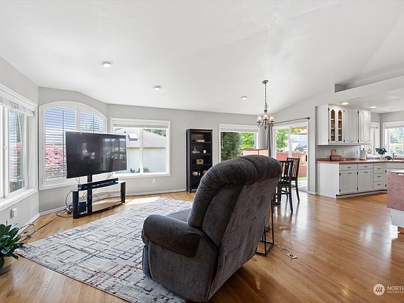 5th image of 11306 30th Street NE