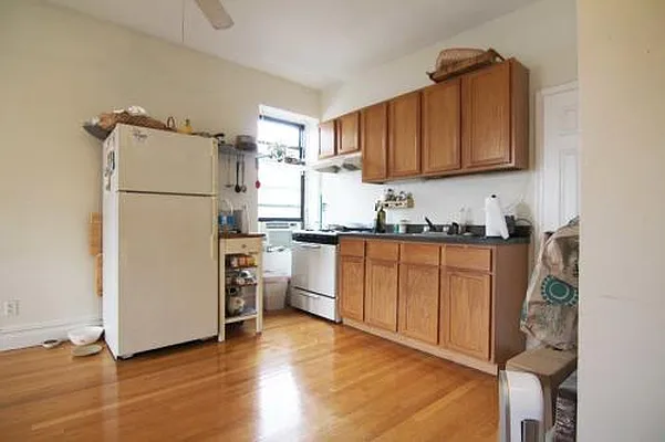 Rented by Standard Living Realty Inc | media 37