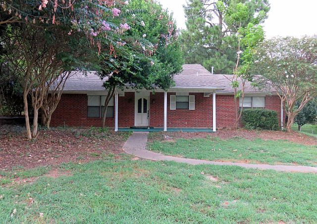 1st image of 119 Stephanie Dr