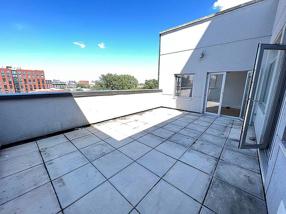 3rd image of 836 Bergen St #2