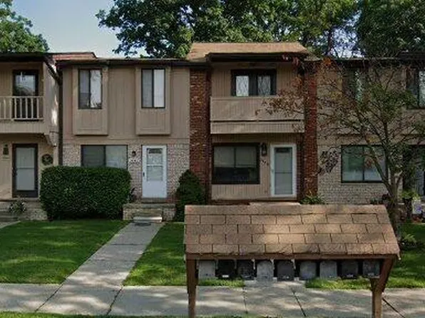 3162 Summers Rd, Keego Harbor, MI 48320