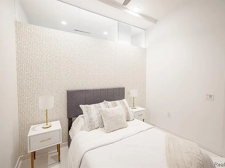 400 S Old Woodward Ave #207 — Photo 13