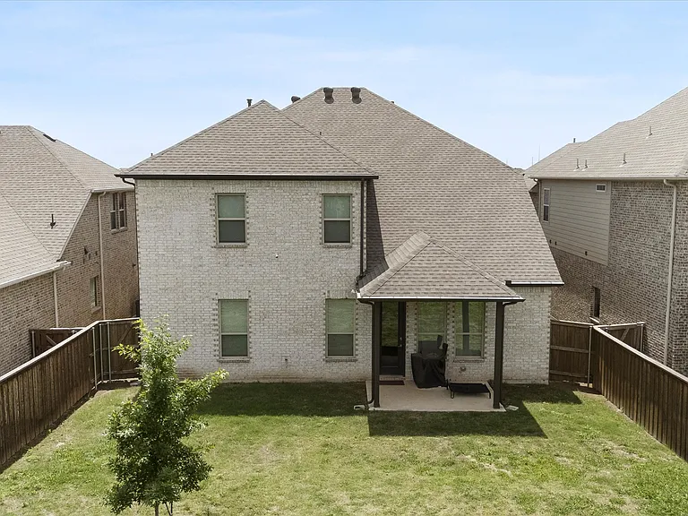 320 Moonvine Dr — Photo 2