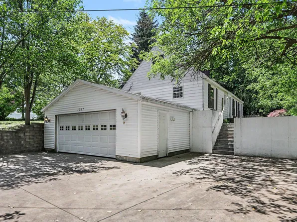 1217 Plymouth Ave SE, Grand Rapids, MI 49506