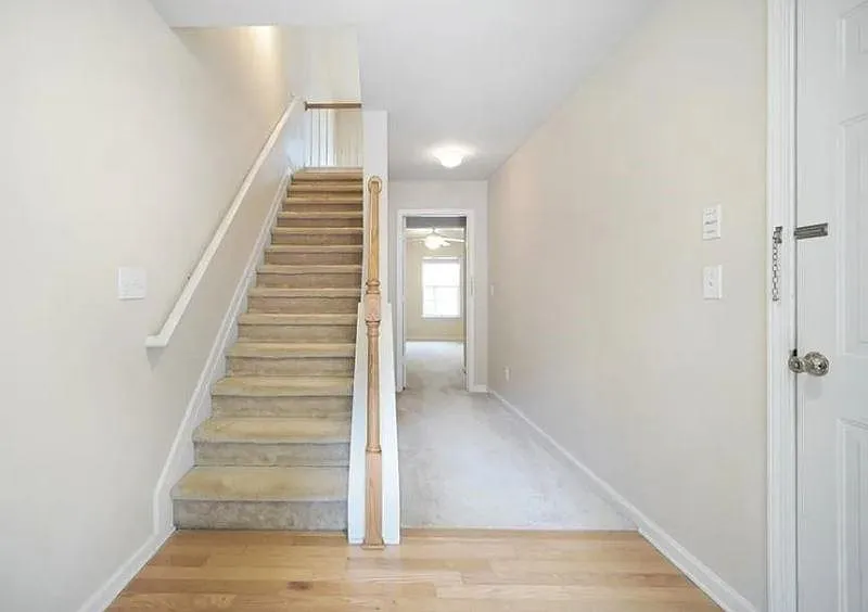 4 bed, 3.5 bath, 1860 sqft, $2,299 — Photo 2