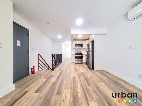 5th image of 885 Sterling Pl #1B