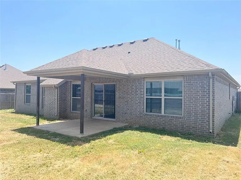 211 Genoa Way — Photo 19